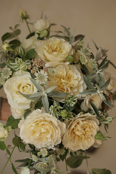 ルールマジックイエローのキャスケードブーケ