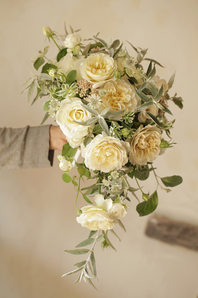 ルールマジックイエローのキャスケードブーケ