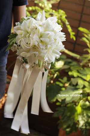ユリのウェディングブーケ