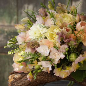 複色使いのクラッチブーケ