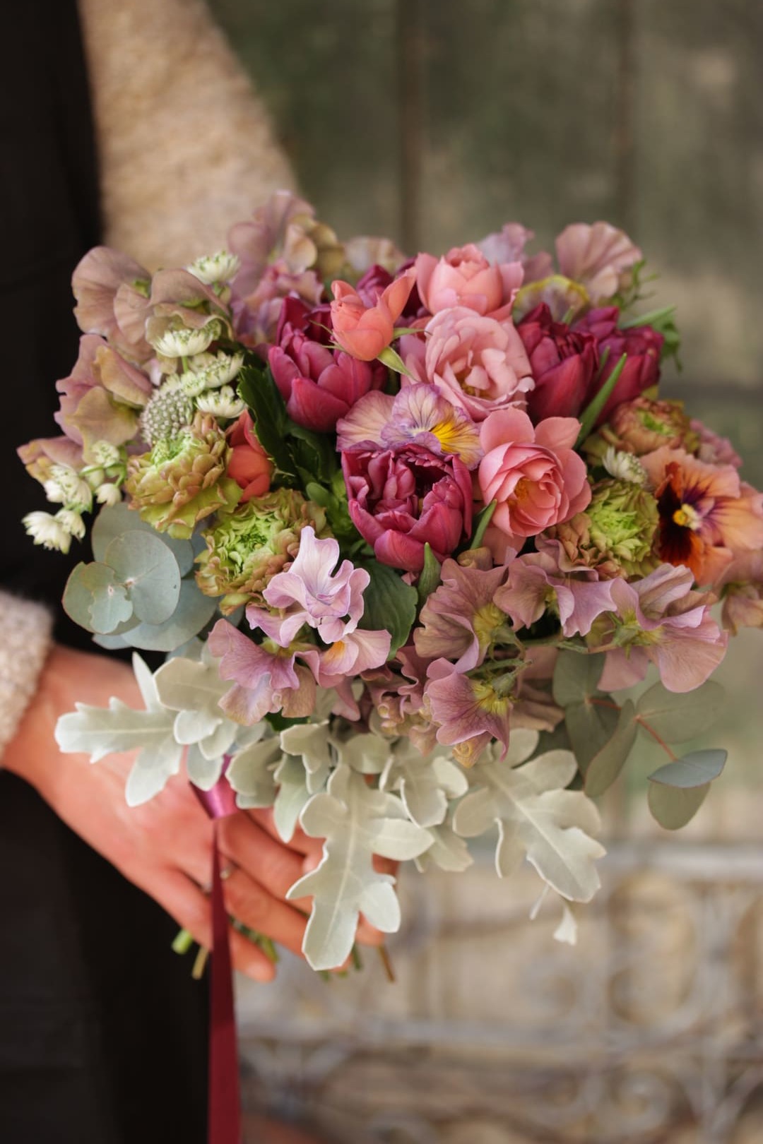 春のシックなブーケ