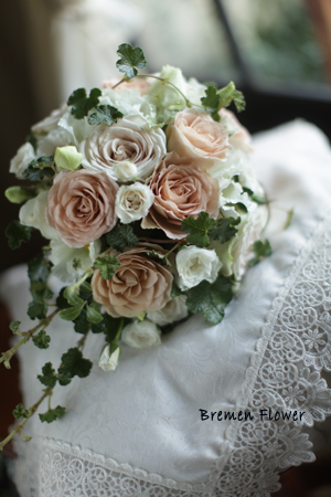 ピンクベージュのブーケ