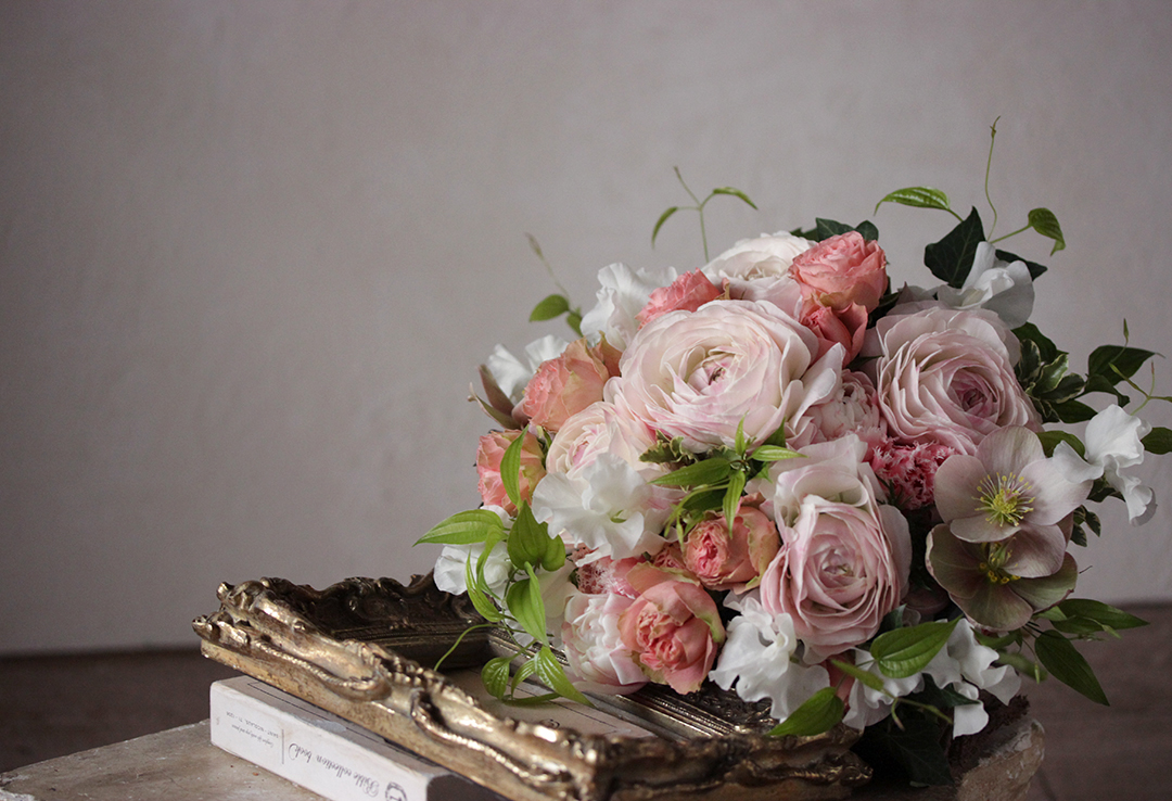 春のクラッチブーケ