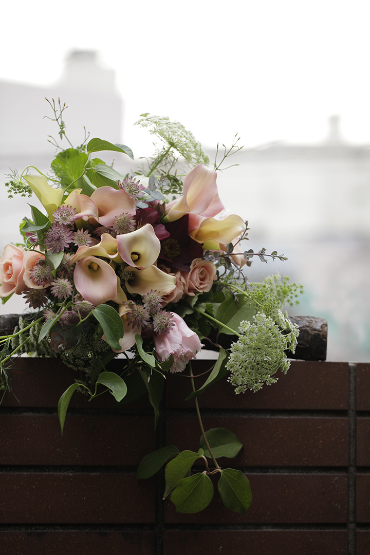 カラーのクラッチブーケ