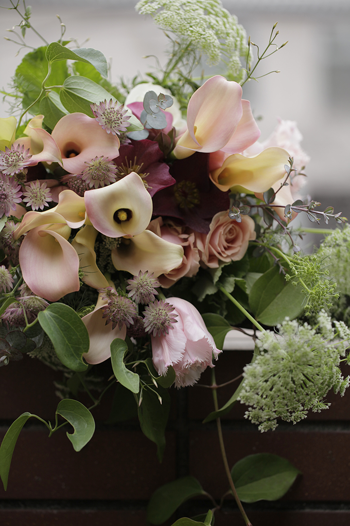 カラーのクラッチブーケ