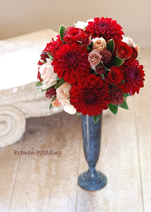 ダリアのラウンドブーケ