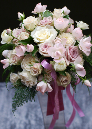 バラ‘サントワマミー'のナチュラルブーケ