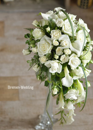 カラーのキャスケードブーケ