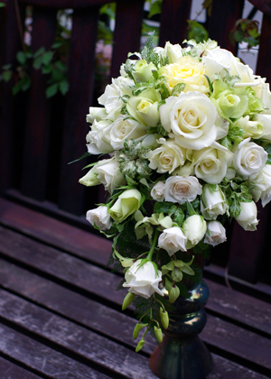 バラとデンファレのティアドロップ