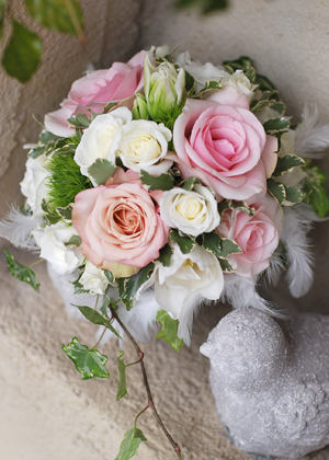 ふわふわ羽根のラウンドブーケ