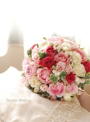 バラのラウンドブーケ