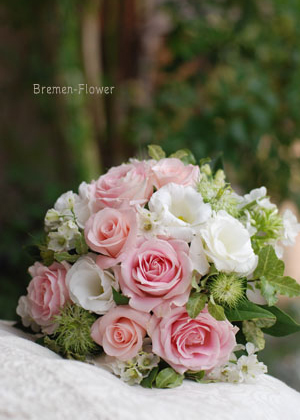 バラのラウンドブーケ