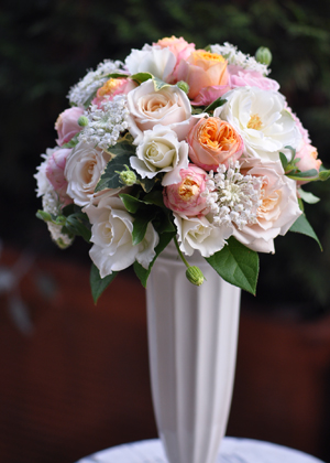 パステルオレンジのラウンドブーケ