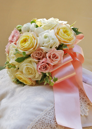 バラ‘アロマ'を使ったロマンティックブーケ