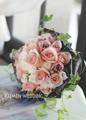 バラ‘トワサンセット'のラウンドブーケ