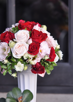 バラのラウンドブーケ