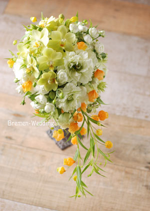 コチョウランのキャスケードブーケ