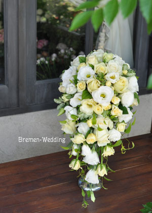 パステルイエローのキャスケードブーケ