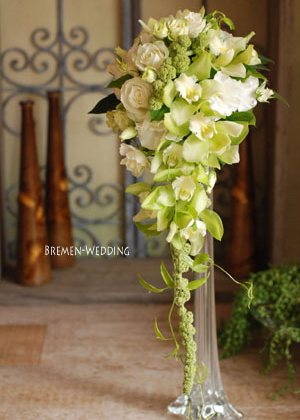 シンビジュームのキャスケードブーケ