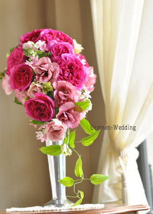 オールドローズのキャスケードブーケ