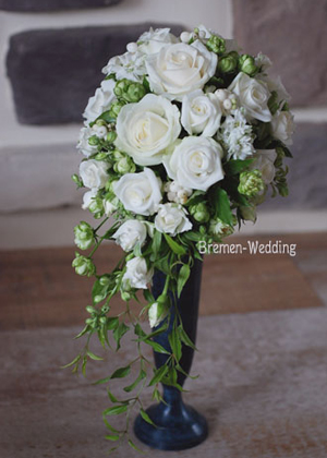 ピュアホワイトのバラのブーケ