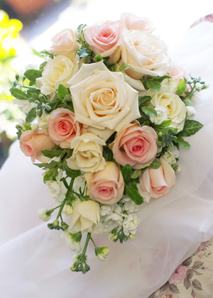 バラとストックのティアドロップ