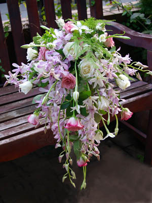 デンファレ‘シャネル'のシャワーブーケ