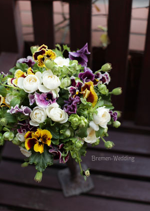 パンジーのクラッチブーケ