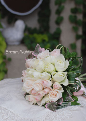 ベイビーピンクのクラッチブーケ