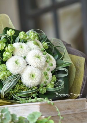 ピンポンマムのクラッチブーケ