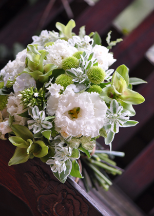 初雪草のクラッチブーケ