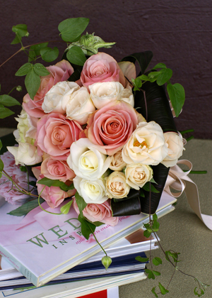 バラ‘トワサンセット'のクラッチブーケ