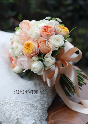 アプリコットのクラッチブーケ