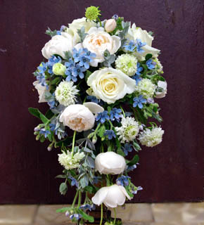 ブルースターのキャスケードブーケ
