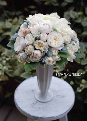 ‘フェアービアンカ'のラウンドブーケ