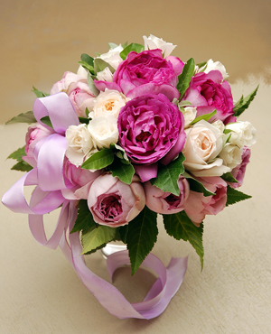 ‘イヴ･ピアッジェ'のクラッチブーケ