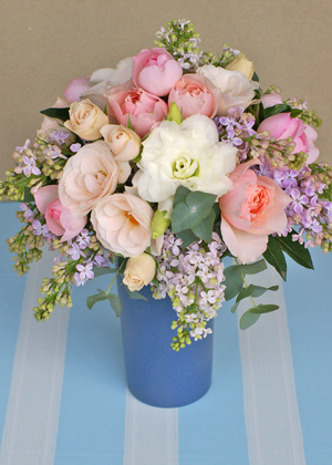 ライラックとイングリッシュローズのラウンドブーケ