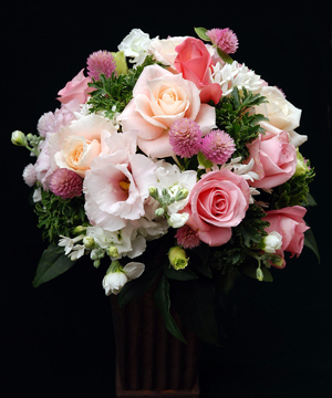 チェリーピンクのコロニアルブーケ