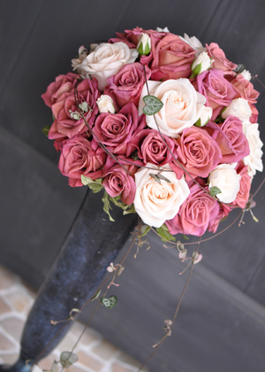 バラ‘ショコラ'のラウンドブーケ