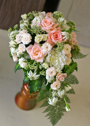 バラとダリアのティアドロップ