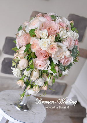 サーモンピンクのティアドロップブーケ