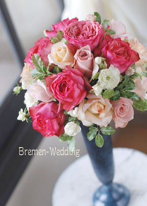 バラ‘MPカップ'のラウンドブーケ