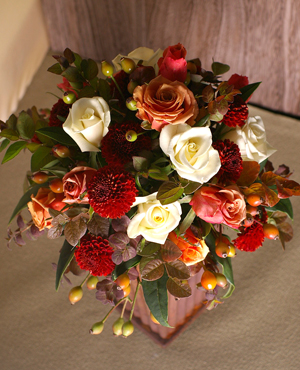 バラ‘マーニャ'のラウンドブーケ