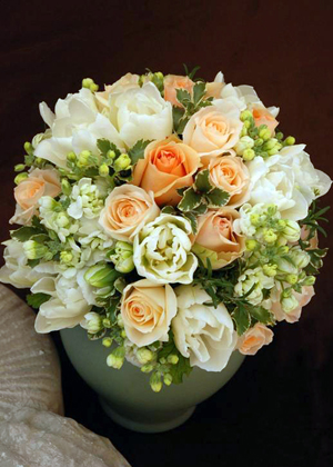 アプリコット色のラウンドブーケ