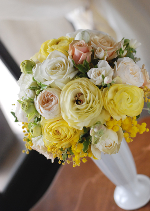 ミモザのラウンドブーケ