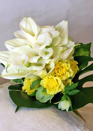 カラーのクラッチブーケ