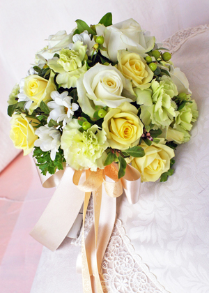 ライムグリーンのラウンドブーケ