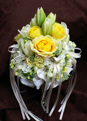 チューリップのコーンブーケ