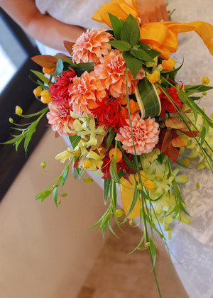 ダリアのアームブーケ
