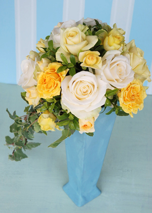 バラとアイビーのデザインブーケ